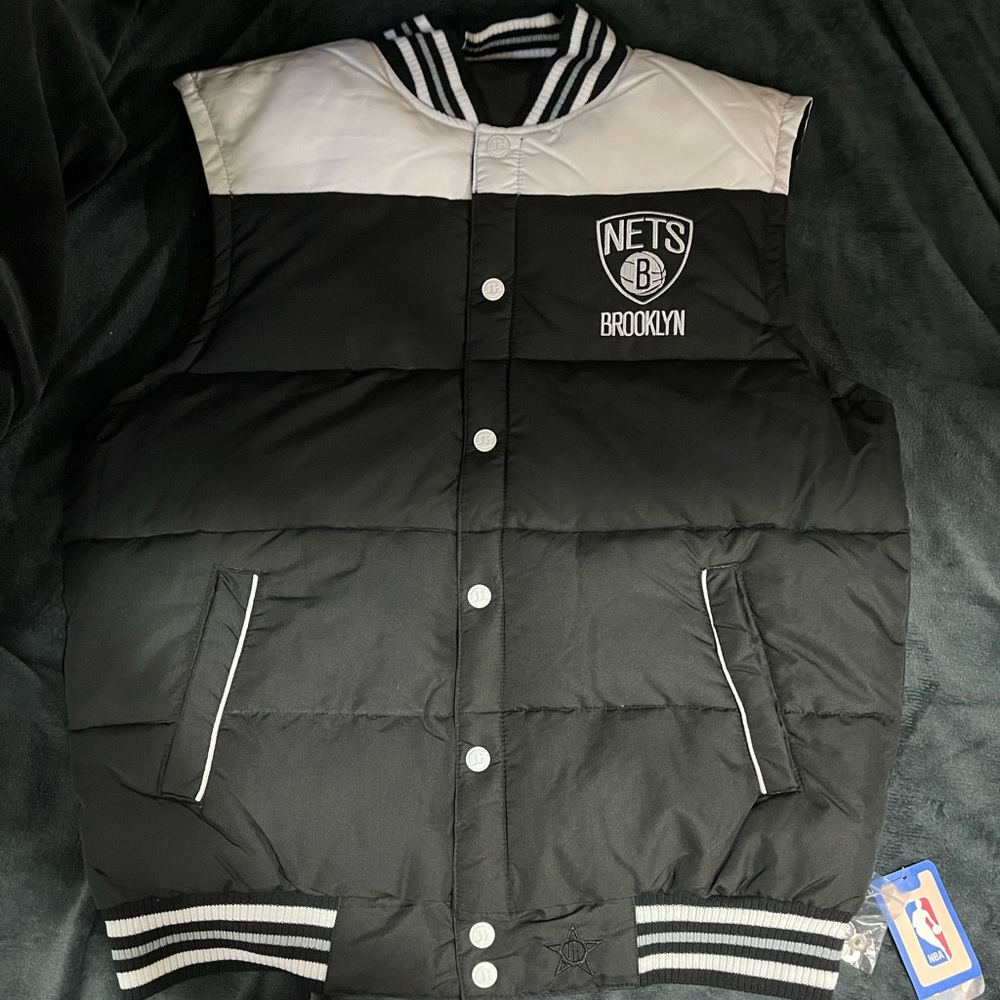 Brooklyn Nets Reversible Puffer Vest size L